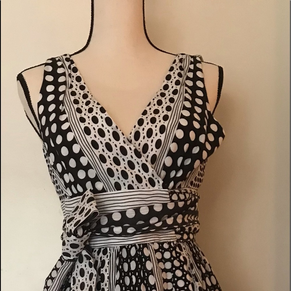 EYE CATCHER😜 show your figure w/ this dress!